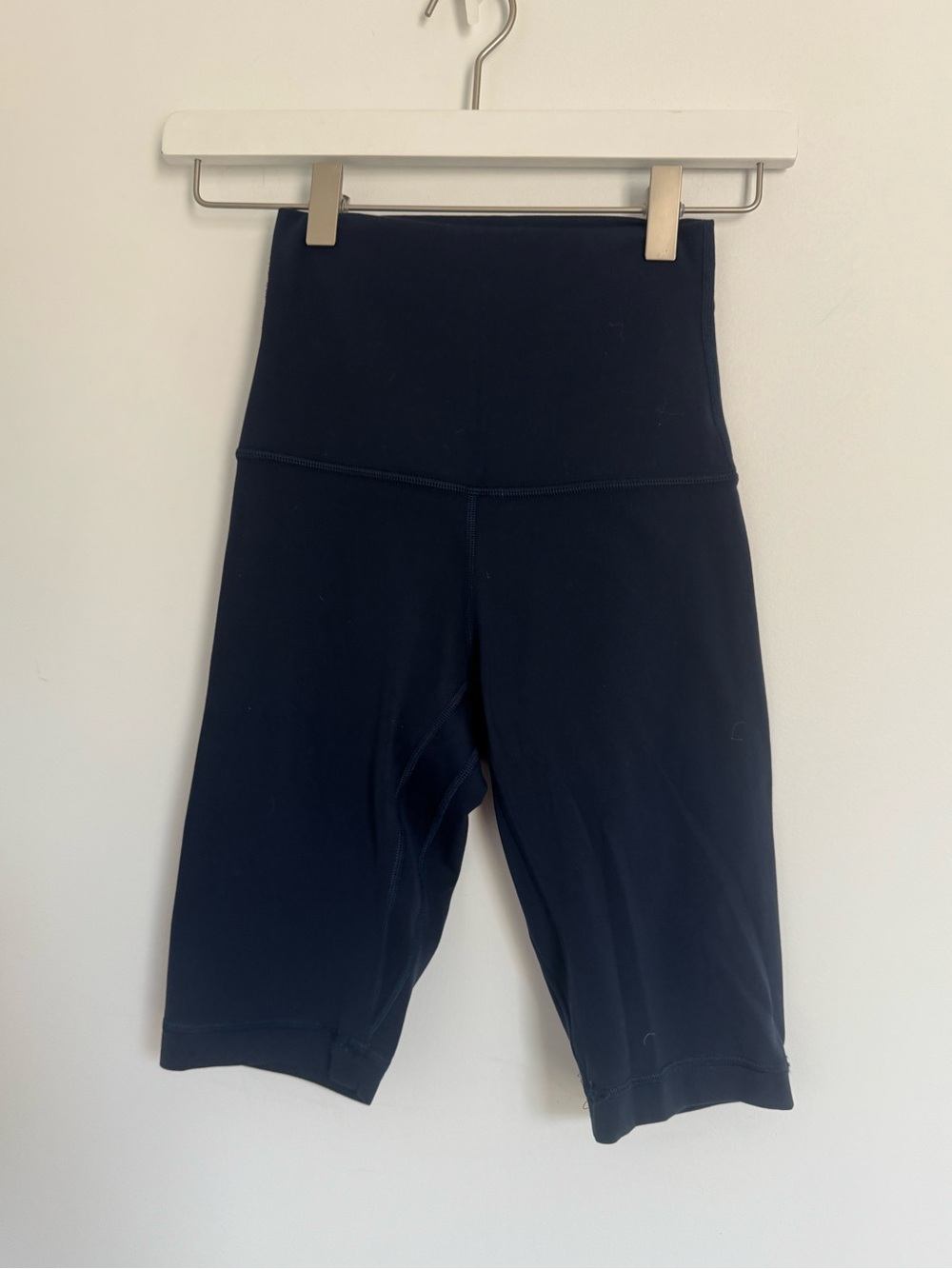 Lululemon High-Rise Navy Shorts legging - Picture 4 of 6